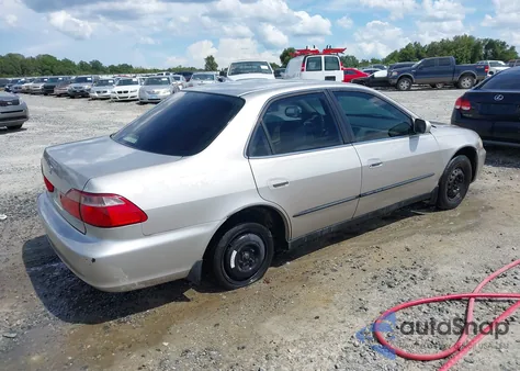 1998 Honda Accord Lx из США, поврежденный, VIN 1HGCG5647WA260898